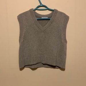 Oak and fort knit vest